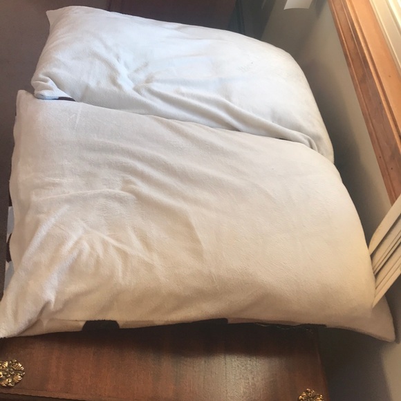 2 EUC Plush Pillow Cases - Picture 3 of 8